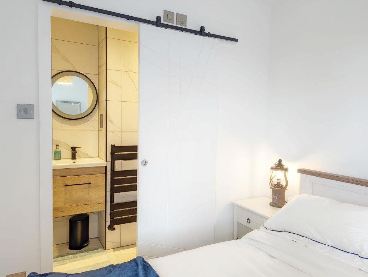 Malthouse Cottage Вест-Віттерінг Екстер'єр фото